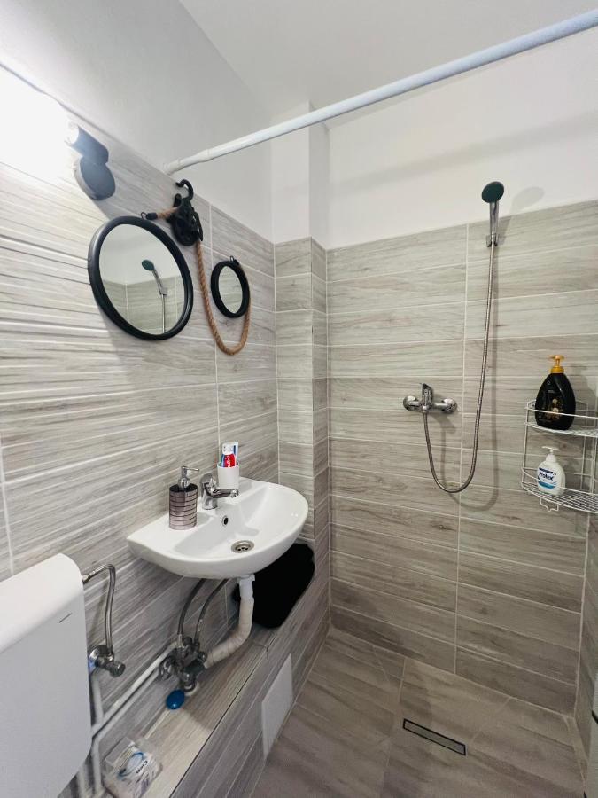 Miha modern&central apartament Arad Exterior foto